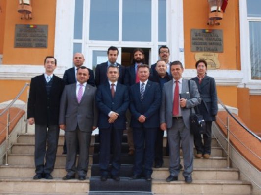 Primăria Medgidia a primit o donaţie de 800 de cărţi de la o delegaţie din Turcia